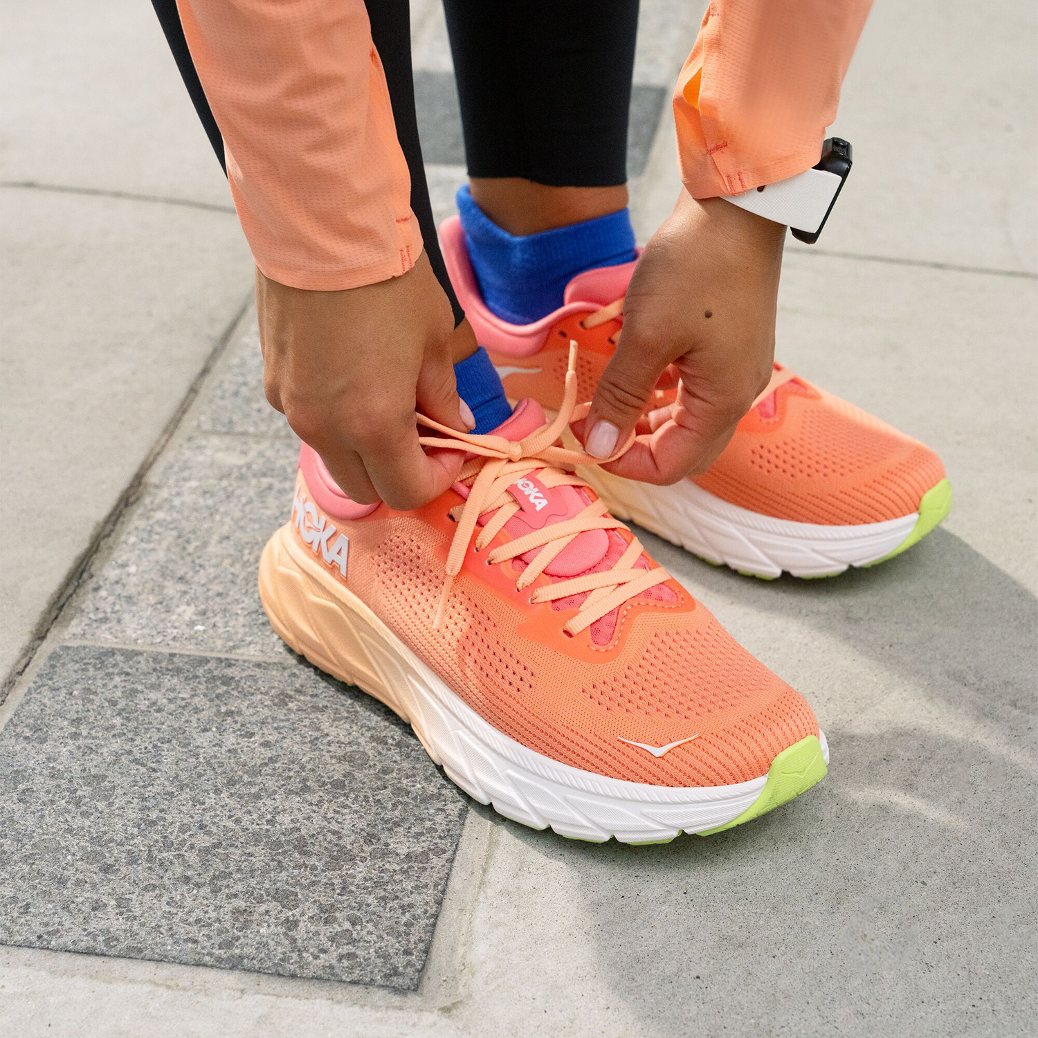 Hoka Arahi 7 Papaya/Coral