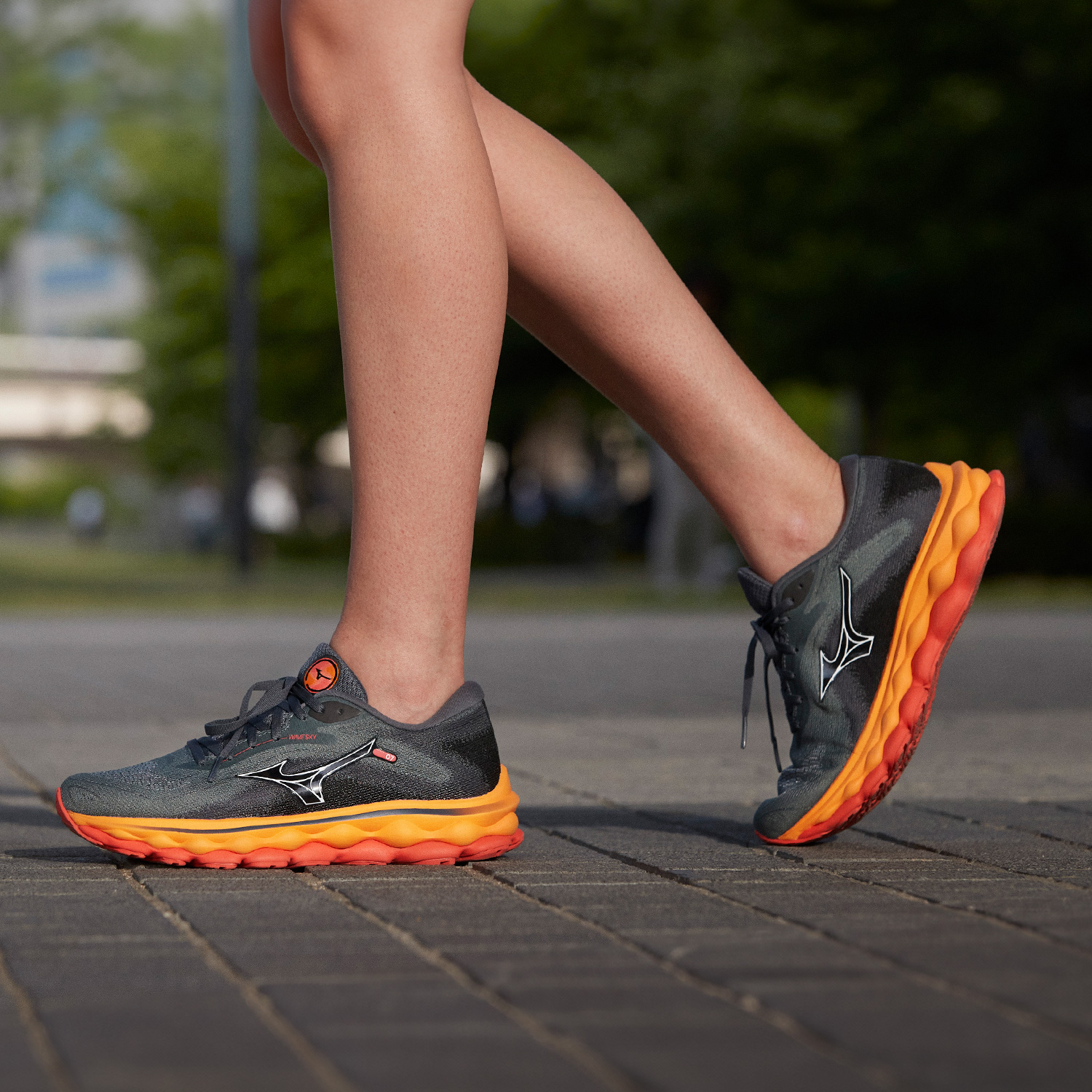 Mizuno Wave Sky 7 Turbulence/White/Carrot Curl