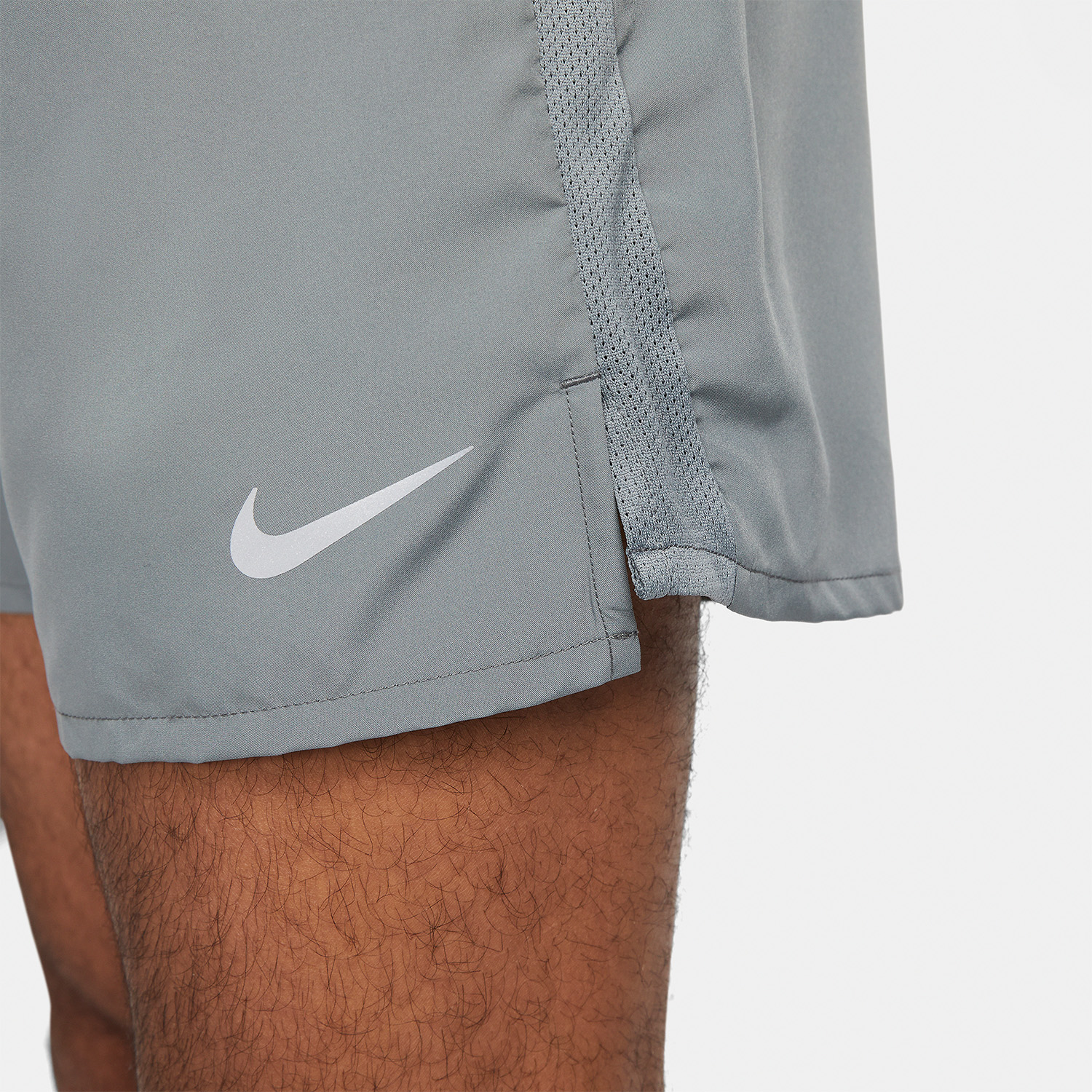 Nike Challenger 5in Pantaloncini Smoke Grey/Reflective Silver