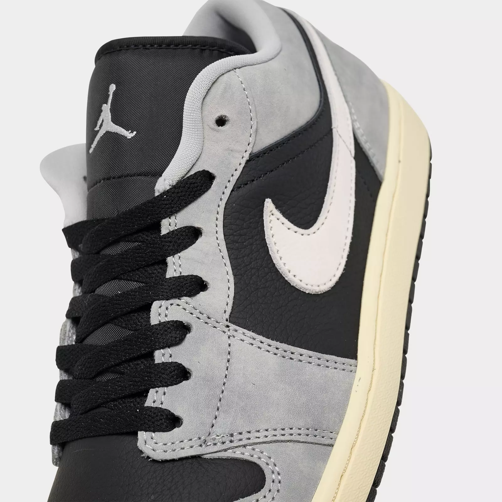 Men's Air Jordan Retro 1 Low SE Casual Shoes