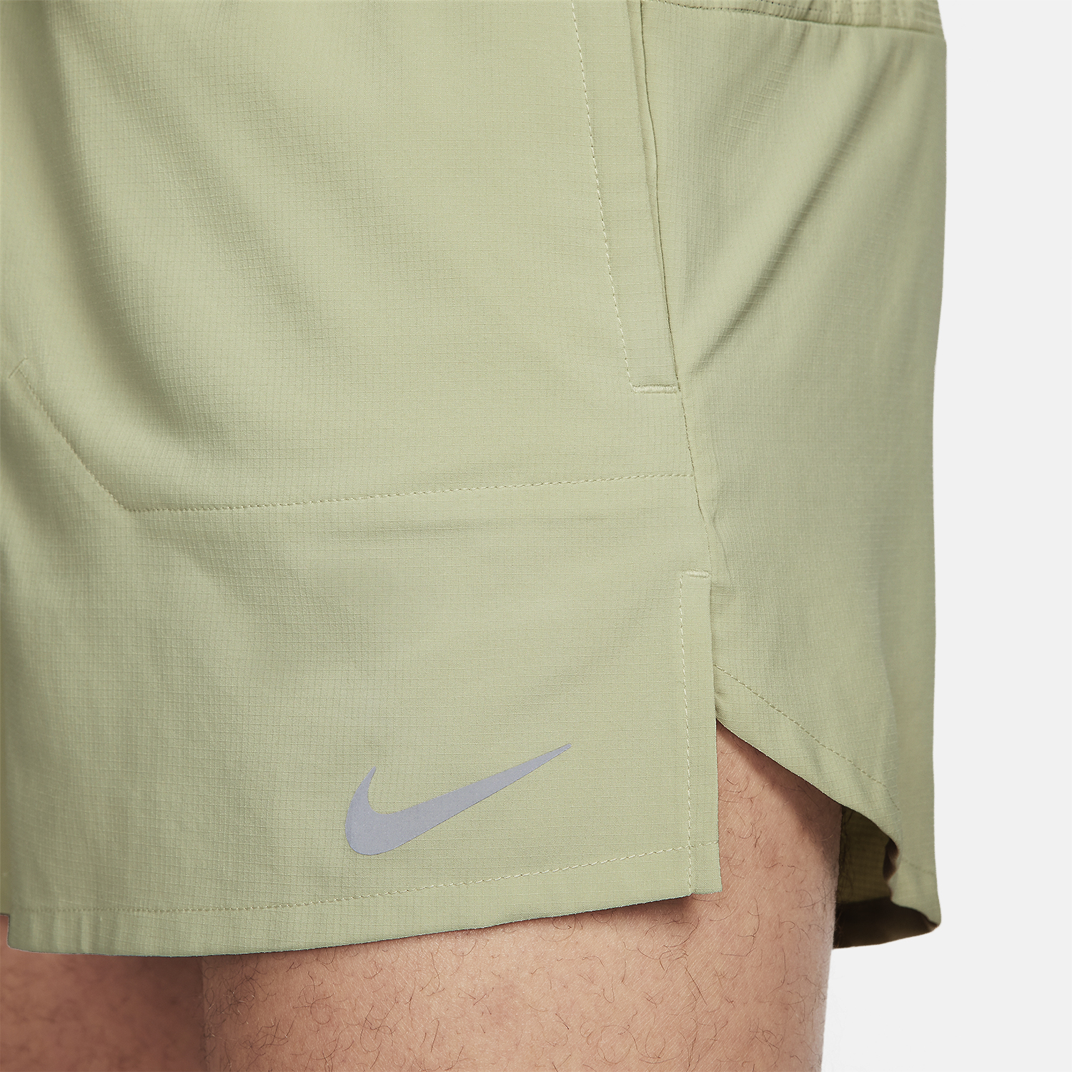 Nike Dri-FIT Stride 5in Pantaloncini Olive Aura/Dark Stucco/Reflective Silver