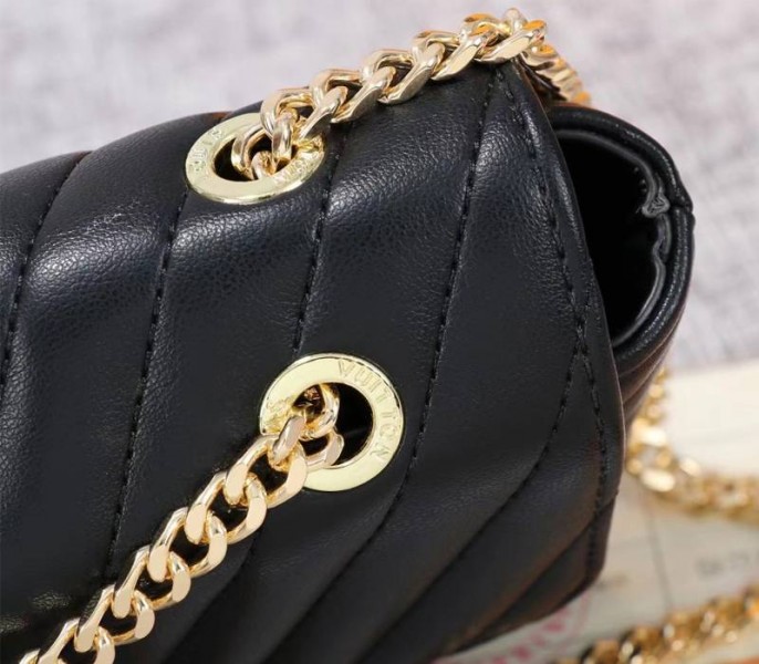 Louis Vuitton New Wave Chain Bag In Black