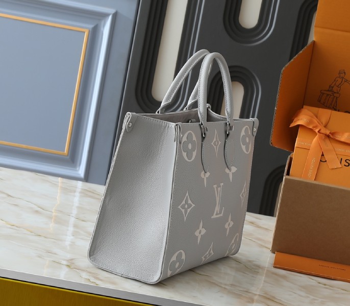 Monogram Empreinte OnTheGo MM Tote In Gray And White Quartz
