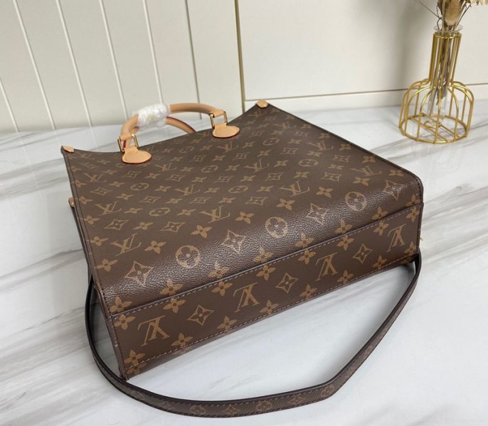 Louis Vuitton Monogram Canvas Sac Plat MM Carryall Handbag