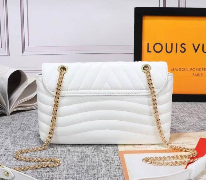 Louis Vuitton Wave Chain Bag In Ivory