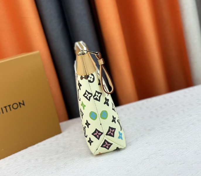 Louis Vuitton Monogram Craggy Voyage Souple Pochette In Vanilla