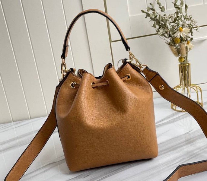Louis Vuitton Lockme Bucket Bag In Arizona Beige