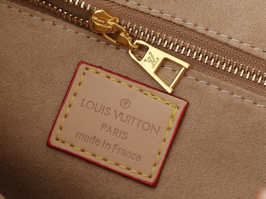 X TM Monogram Cherry Canvas Onthego MM In White Style 2