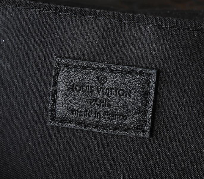 Taurillon Leather S-Cape Messenger