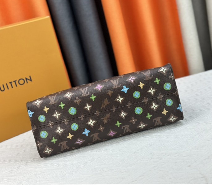 Louis Vuitton Monogram Craggy Onthego MM Tote In Chocolate