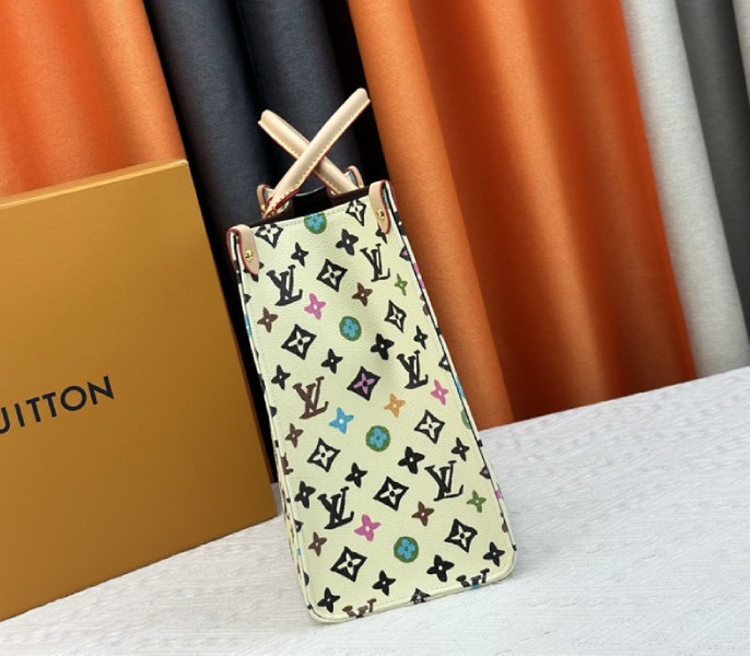 Louis Vuitton Monogram Craggy Onthego MM Tote In Vanilla