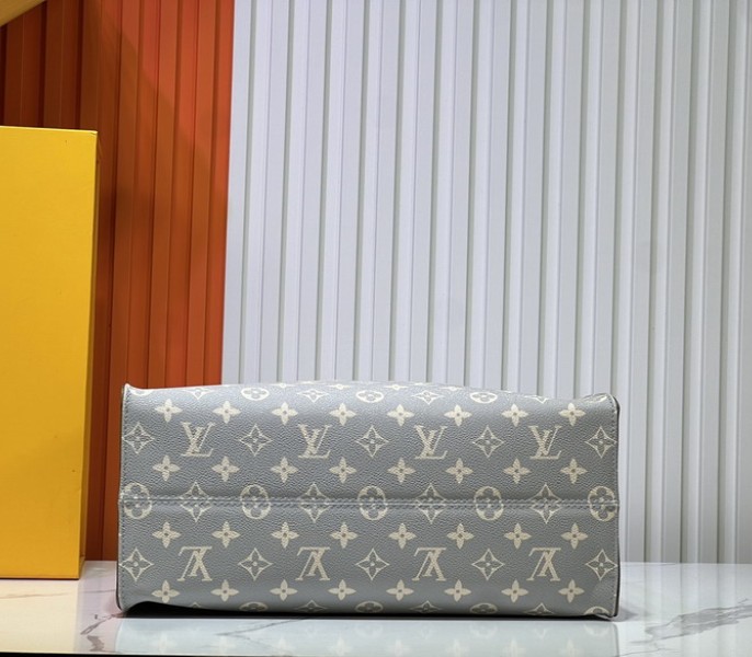 Fall Winter 2024 Onthego MM In Trainon Gray