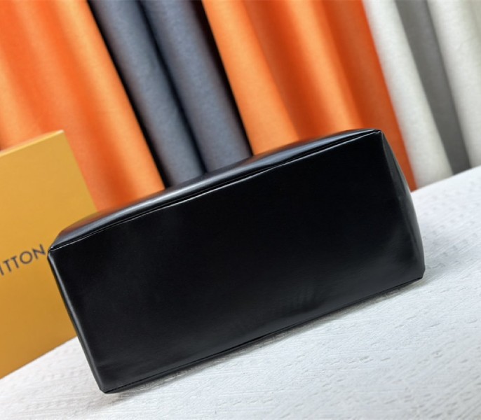 Louis Vuitton Other Leathers Shopper MM Tote In Black