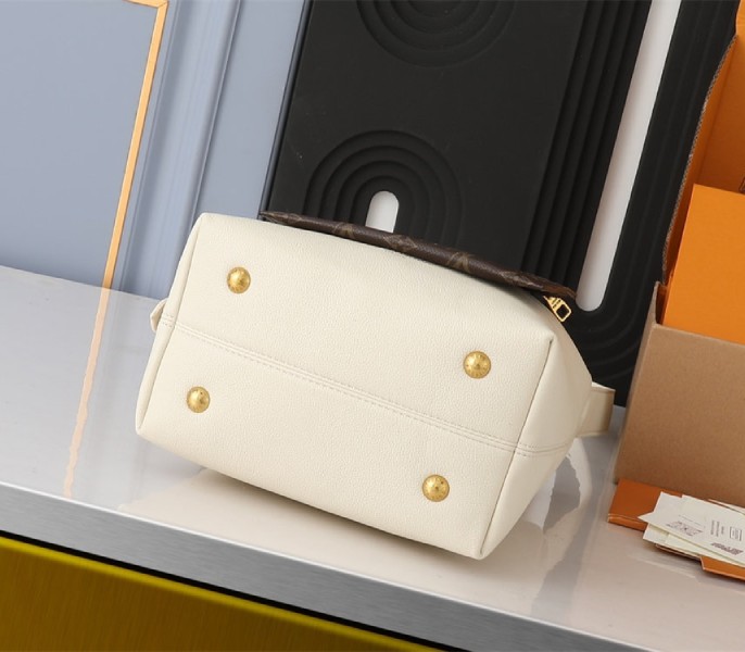 Louis Vuitton Low Key PM Hobo In Quartz White