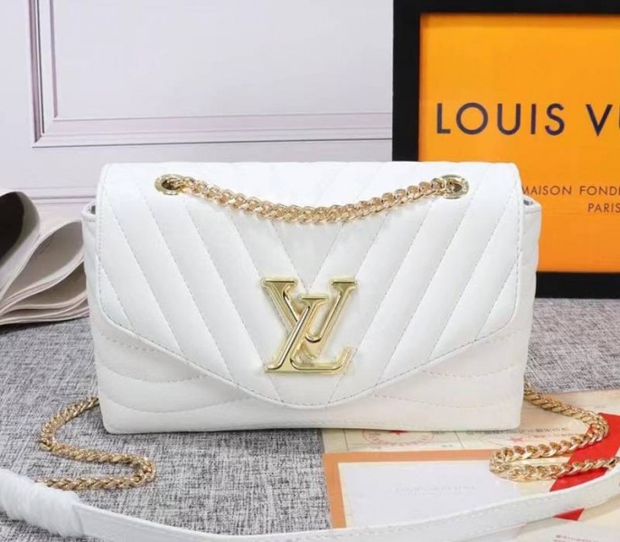 Louis Vuitton Wave Chain Bag In Ivory
