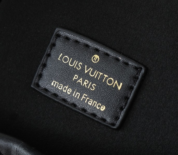 Monogram Canvas The Drop GM