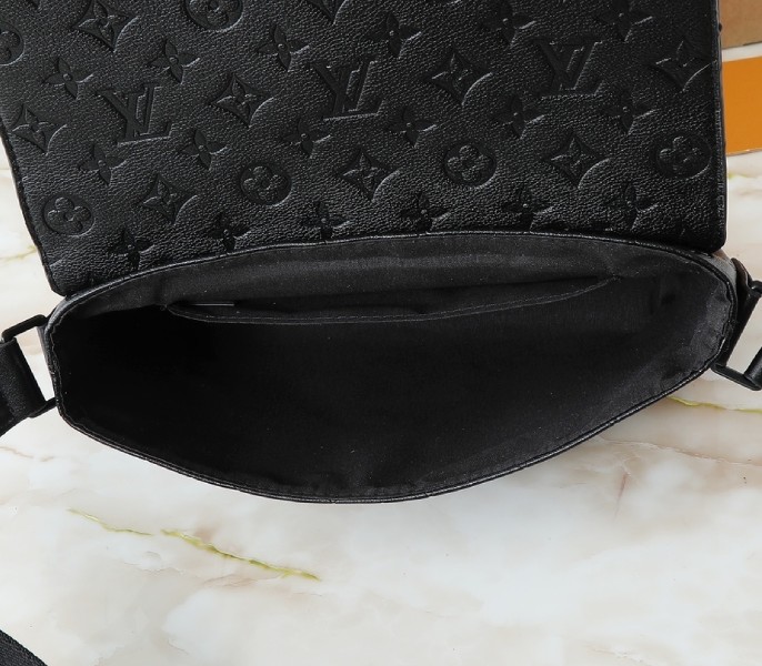 Taurillon Leather S-Cape Messenger