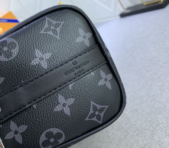 Louis Vuitton Monogram Eclipse Canvas Keepall Bandouliere 25 Travel Bag