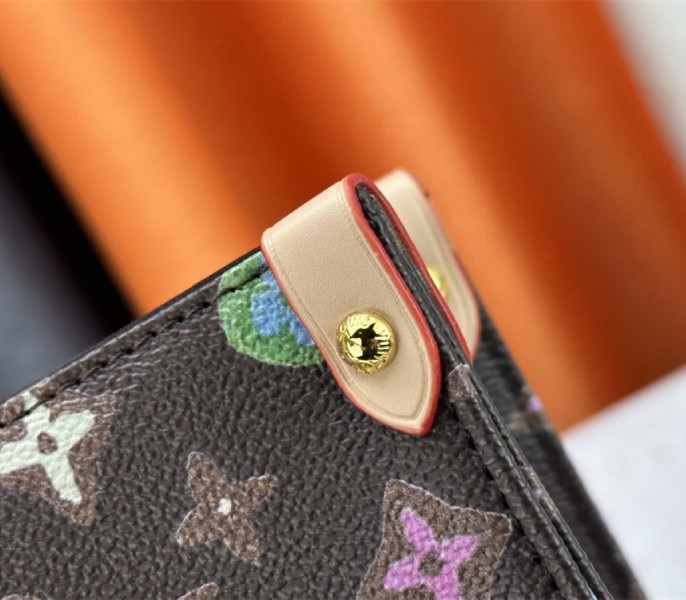 Louis Vuitton Monogram Craggy Onthego MM Tote In Chocolate