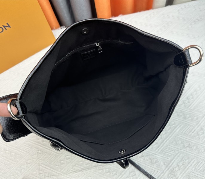 Louis Vuitton CarryAll Cargo Vibe PM In Black