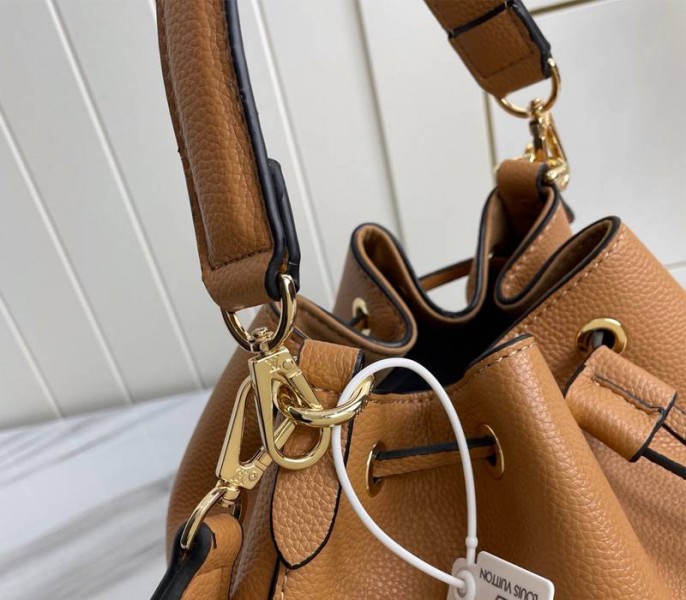 Louis Vuitton Lockme Bucket Bag In Arizona Beige