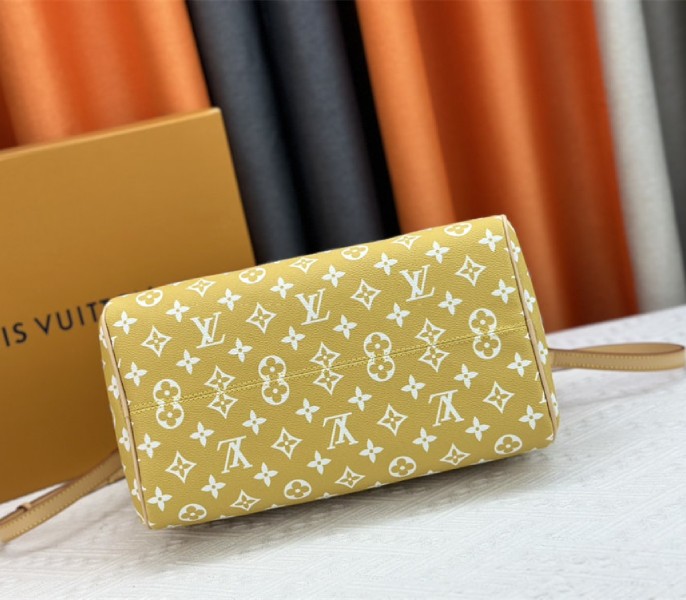 Louis Vuitton Speedy P9 Bandouliere 30 Bag In Yellow