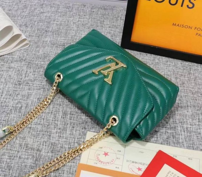 Louis Vuitton New Wave Chain Bag In Emerald Green