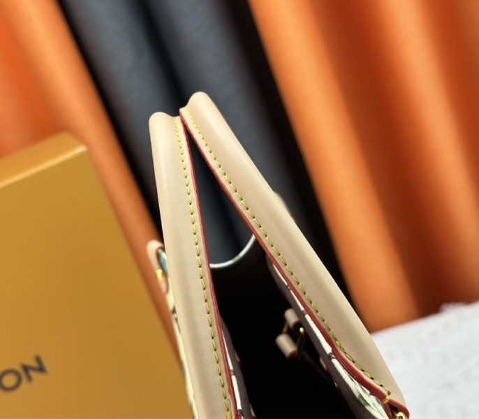 Louis Vuitton Monogram Craggy Onthego MM Tote In Vanilla