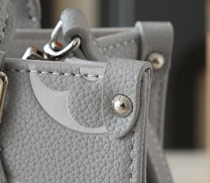 Monogram Empreinte OnTheGo PM Tote In Gray And White Quartz