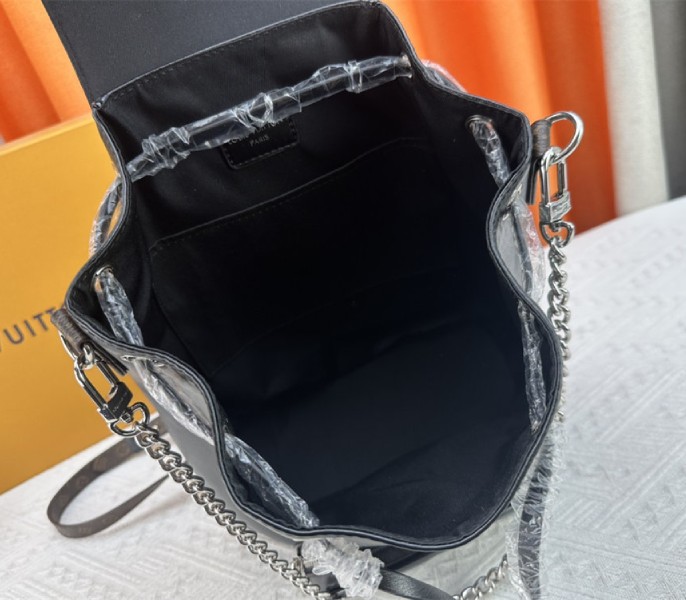 Louis Vuitton Montsouris Vibe PM In Black