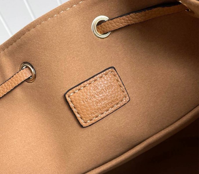 Louis Vuitton Lockme Bucket Bag In Arizona Beige