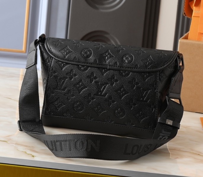 Monogram Shadow Pulse Messenger