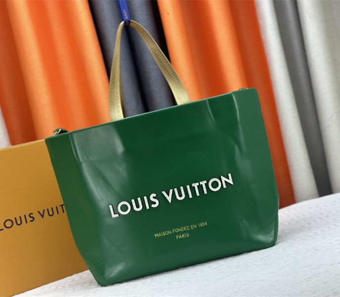 Louis Vuitton Other Leathers Shopper Cabas MM Tote In Green