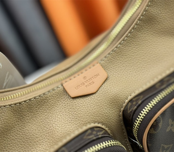 Other Leathers Cargo Hobo In Beige