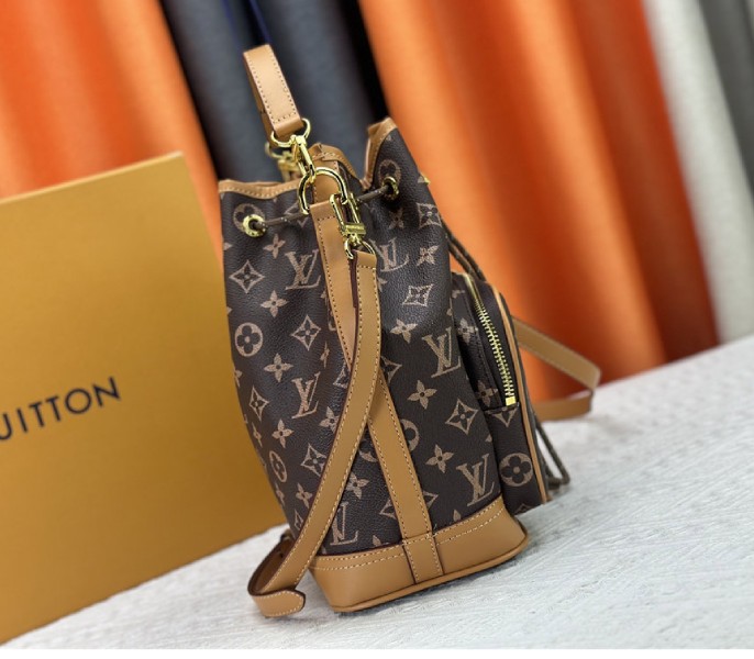 Monogram Canvas Noe Cargo