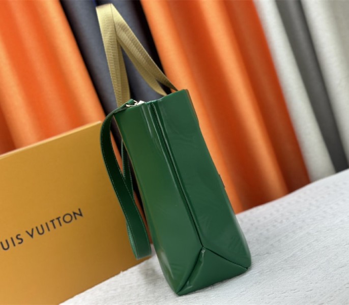 Louis Vuitton Other Leathers Shopper Cabas MM Tote In Green