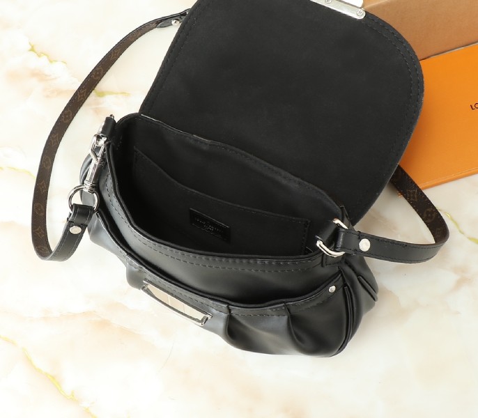 Louis Vuitton Sunset Vibe Bag In Black