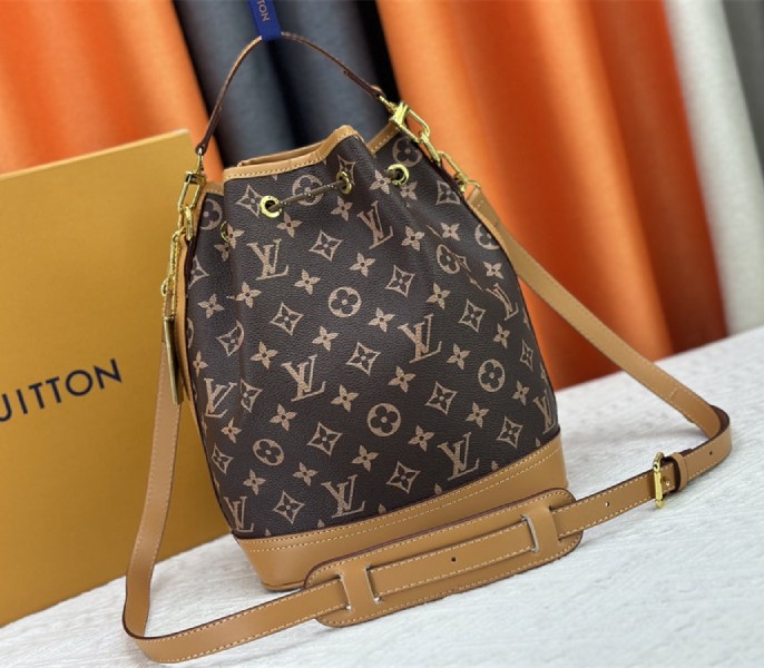 Monogram Canvas Noe Cargo