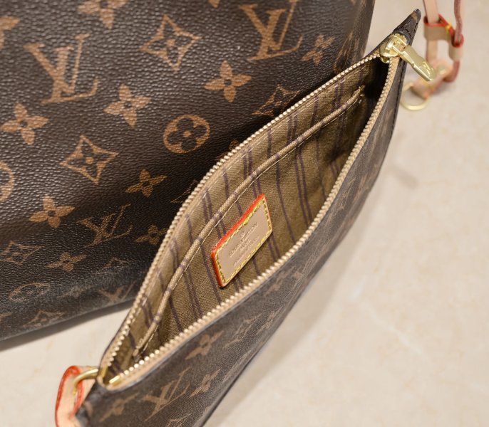 Louis Vuitton Monogram Canvas Neverfull MM Tote In Beige