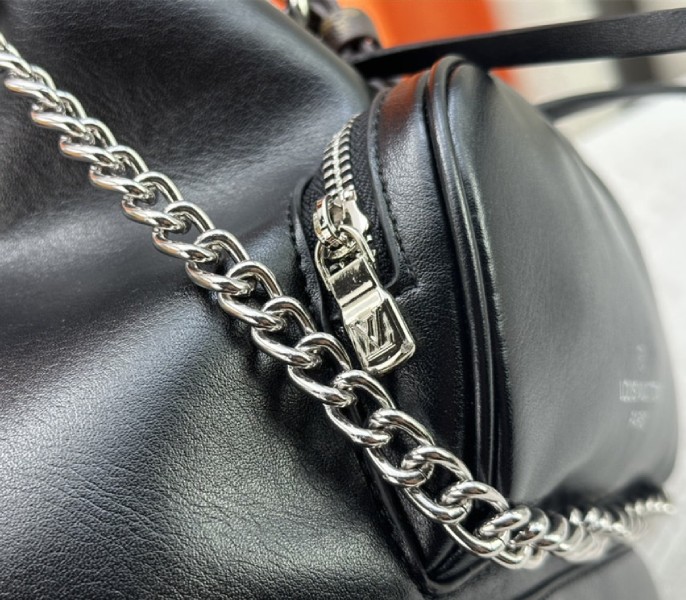 Louis Vuitton Montsouris Vibe PM In Black