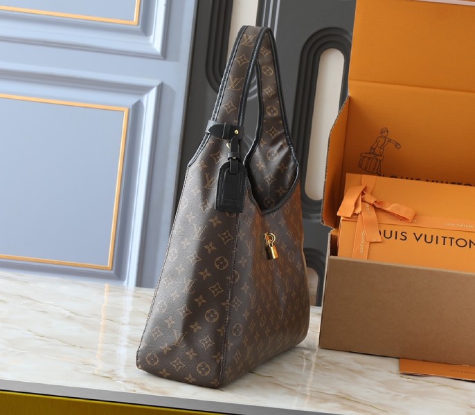 Monogram Canvas The Drop GM