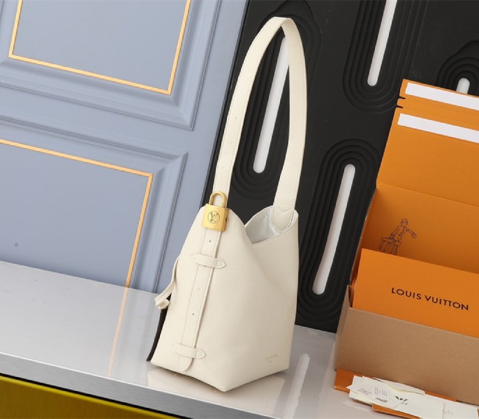 Louis Vuitton Low Key PM Hobo In Quartz White