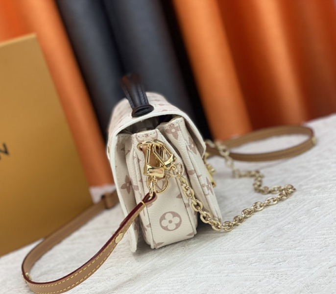 Louis Vuitton Monogram Dune Canvas Metis East West Pochette