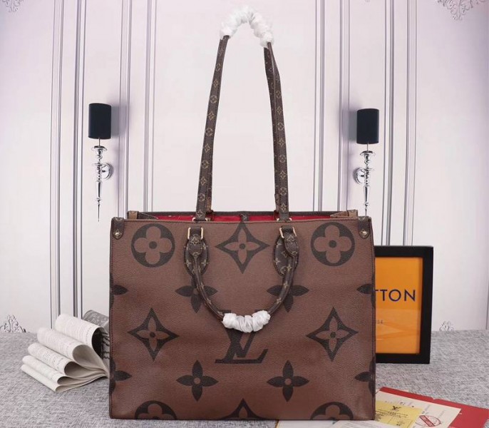Louis Vuitton Giant Canvas Onthego GM Tote