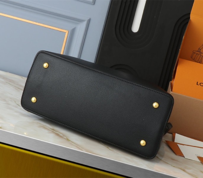 Louis Vuitton Capucines GM Souple Handbag In Black