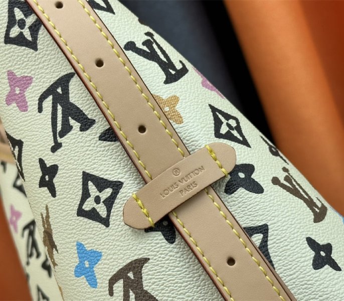 Louis Vuitton Monogram Craggy CarryAll PM Bag In Vanilla