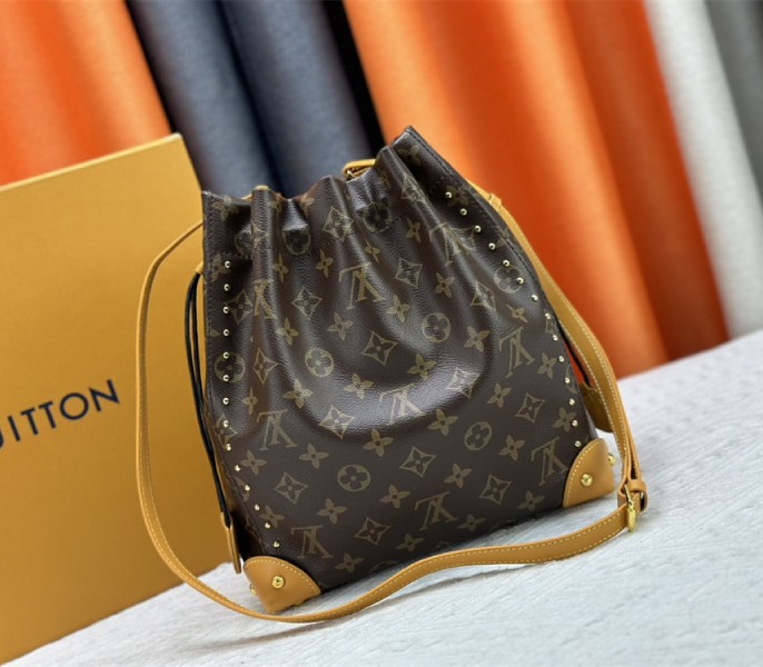 Monogram Canvas Noe Trunk PM