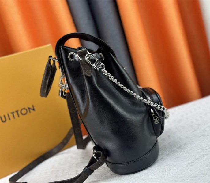 Louis Vuitton Montsouris Vibe PM In Black