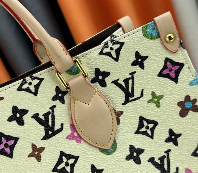 Louis Vuitton Monogram Craggy Onthego MM Tote In Vanilla