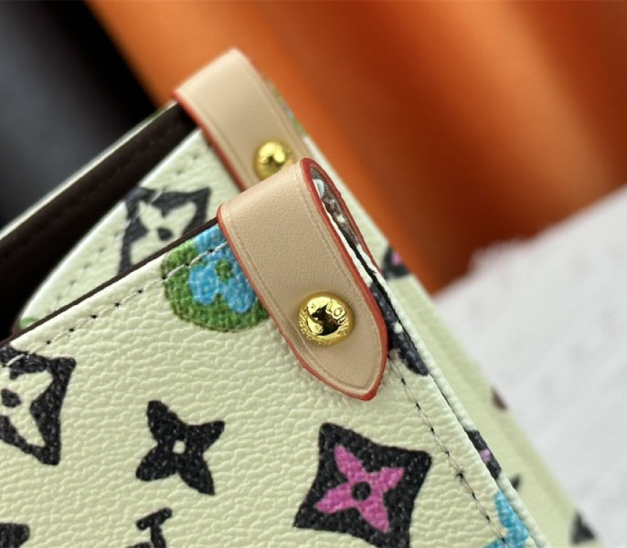 Louis Vuitton Monogram Craggy Onthego MM Tote In Vanilla